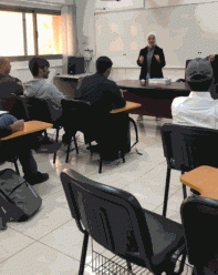 الإرشاد الأكاديمي زار الفصول الدراسية في كلية العلوم - الخالدية