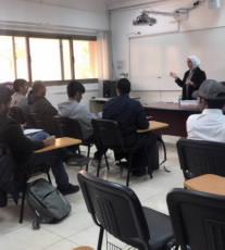 الإرشاد الأكاديمي يزور الفصول الدراسية في كلية العلوم - الخالدية
