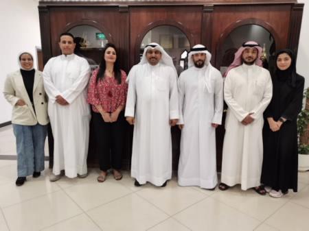 استقبل عميد شئون الطلبة فريق جامعة الكويت للمناظرات
