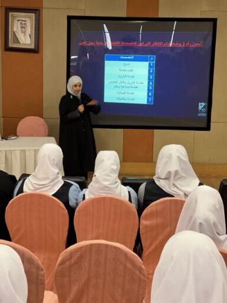 الأكاديمي نظم لقاء إرشادي لثانوية الفروانية للبنات