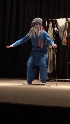 الأنشطة الثقافية والفنية أقامت مسرحية بعنوان "ولاية عجب" بكلية الحقوق