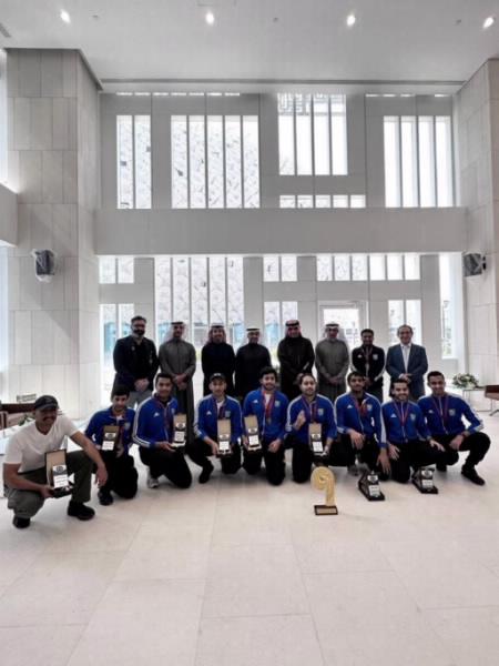 مدير جامعة الكويت بالإنابة يكرم الطلبة الفائزين بالأبحاث والرياضة