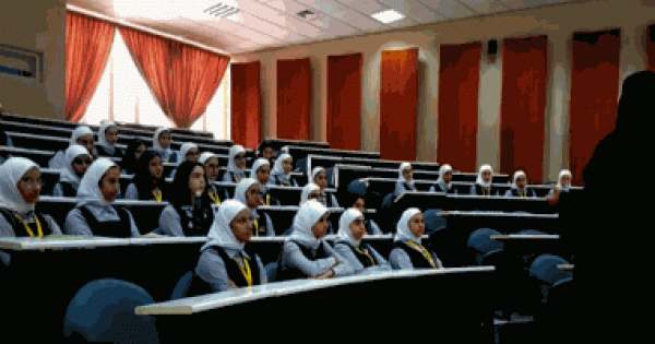 زيارة طالبات ثانوية الشرقيه بنات لكلية الهندسة والبترول