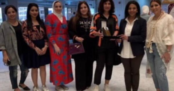 الانشطة الثقافية والفنية نظمت الطب اللوني في الطب