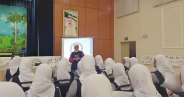 معرض القبول والارشاد بثانوية الطاهرة بنت الحارث بنات