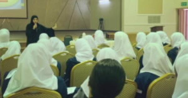 لقاء إرشادي في ثانوية فاطمة بنت اسد للبنات