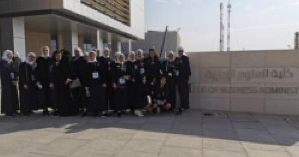 رحلة ميدانية لطالبات مدرسة حبيبة بنت شريق الانصارية الى كلية العلوم الادارية
