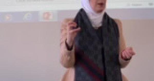 الإرشاد الأكاديمي زار الفصول الدراسية في كلية العمارة- العديلية
