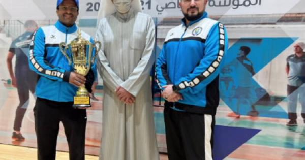 حصول فريق جامعة الكويت على كأس الفريق المثالي ببطولة كرة السرعة لدوري الوزارات