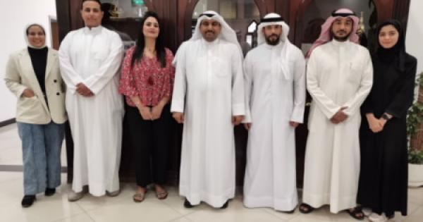 استقبل عميد شئون الطلبة فريق جامعة الكويت للمناظرات