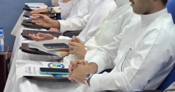 عمادة شئون الطلبة نظمت ورش تدريبية للفرق المشاركة في دوري المناظرات