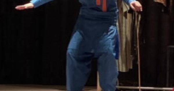 الأنشطة الثقافية والفنية أقامت مسرحية بعنوان "ولاية عجب" بكلية الحقوق