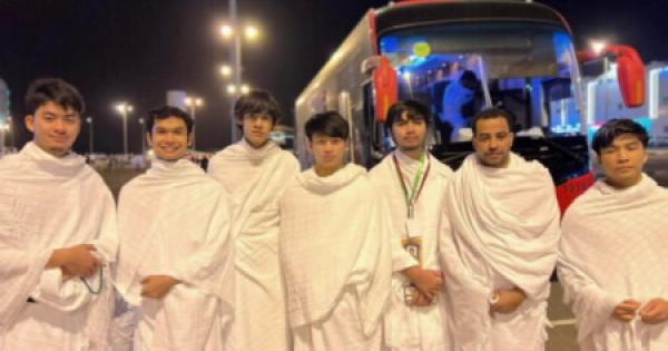 طلبة المنح الدراسية أدوا مناسك العمرة وزاروا المدينة المنورة