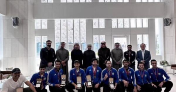 مدير جامعة الكويت بالإنابة يكرم الطلبة الفائزين بالأبحاث والرياضة