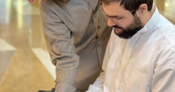 إدارة الأنشطة الفنية والثقافية أقامت ورشة خط للخطاط بدر ناصر‎