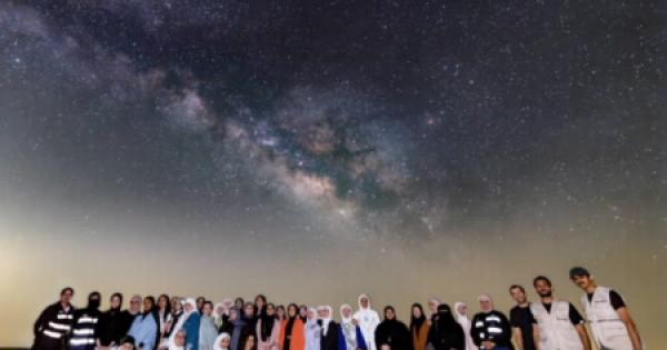 لأول مرة صحراء السالمي احتضنت طلبة وطالبات جامعة الكويت في رحلة رصد النجوم